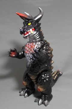 Konatsu Japanese artist custom Kaiju Drazorus from Japan artshow 