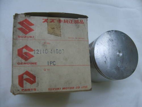 Suzuki RM250 A 1976 1977 1978 Piston 12110 41600 NOS  