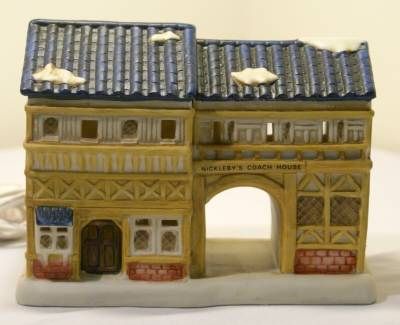 Brinns Nickleby Coach House Lighted Village Scene 1989 Vintage 