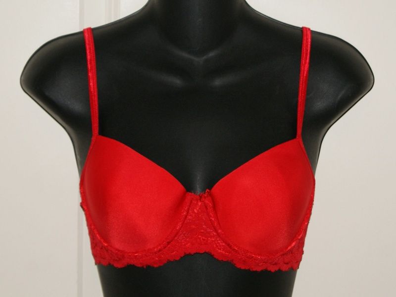 Fredericks of Hollywood Lace Trim Smooth Cup Bra 34B  