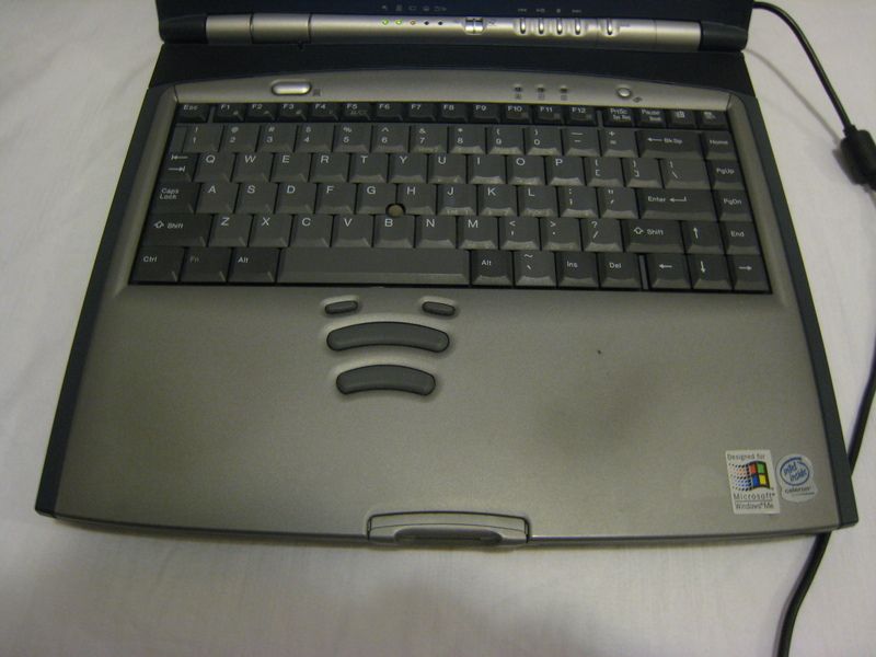 Toshiba Satellite 2800 S201 Celeron 650MHz 128MB XP  