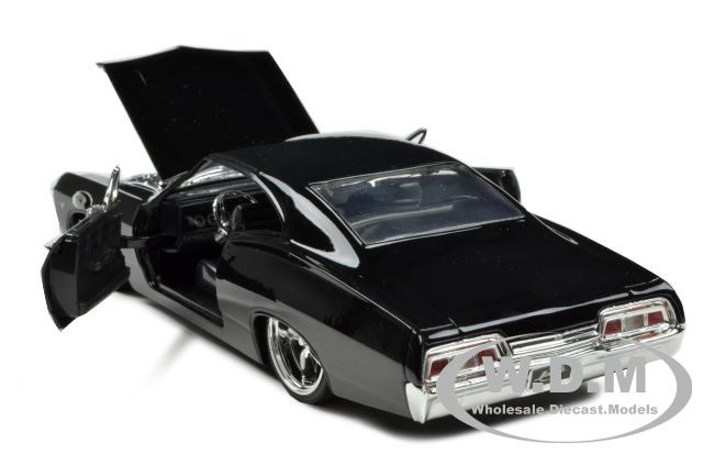 1967 CHEVROLET IMPALA SS BLACK 124 DIECAST MODEL CAR BY JADA 