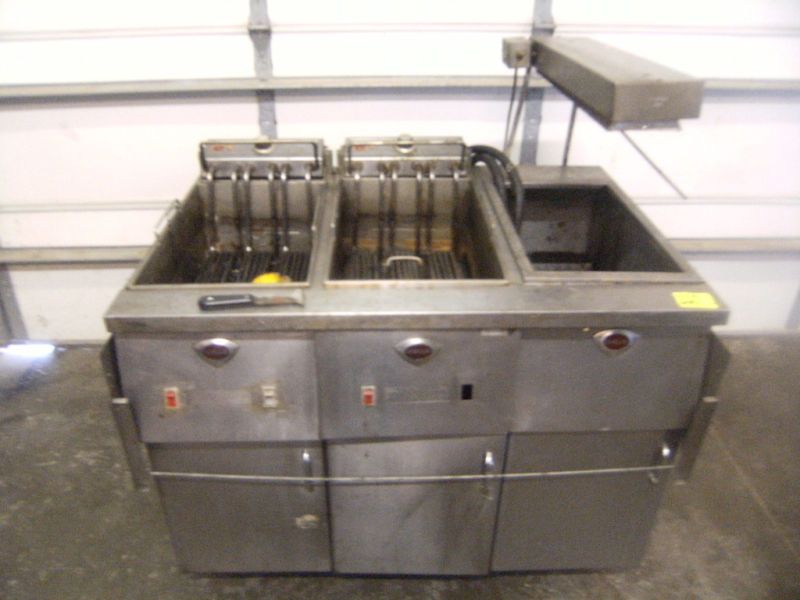 Wells 2 Well Fryer With Heat Lamp SF 1725 Electric 230V  