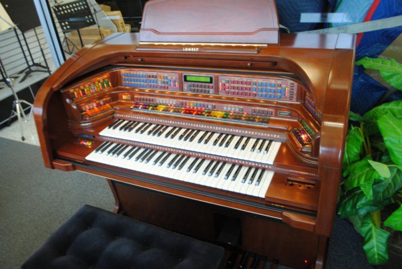 Lowrey Majesty Organ  