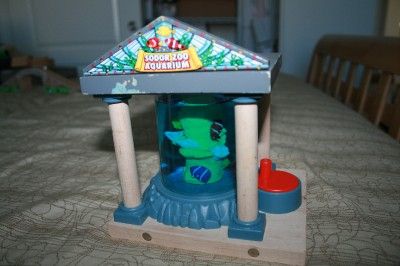 THOMAS AQUARIUM SWIMMING FISH ZOO SET RARE WOODEN TRAIN  