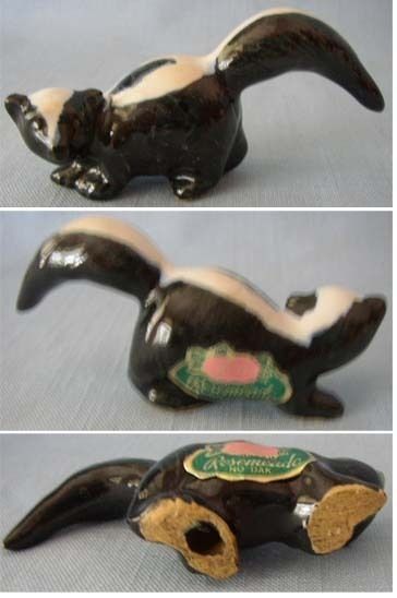 ROSEMEADE DAKOTA POTTERY ONE SINGLE SKUNK FIGURINE 3 1/4 BY 1 1/2 