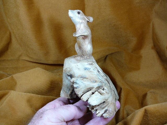 q11 b) little standing Mouse field mice PARASITE WOOD carving 