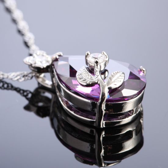 Our jewellery is designed for everyday elegant to evening magnificent 