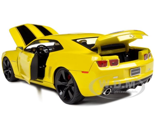 2010 CHEVROLET CAMARO SS YELLOW 1/18 DIECAST MODEL CAR  