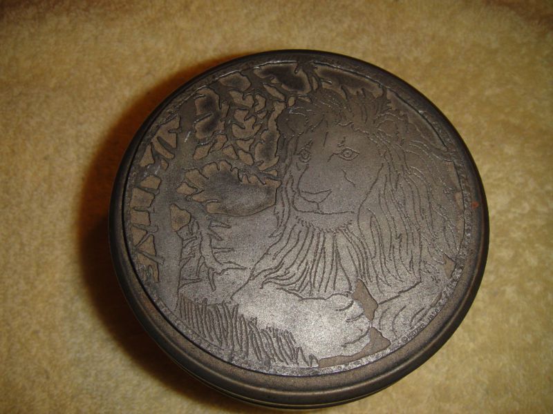 Metzke 1978 Round Trinket Tin w/Engraved Lion Top NEAT  