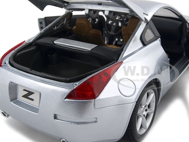 NISSAN 350Z SILVER 118 DIECAST MODEL CAR  