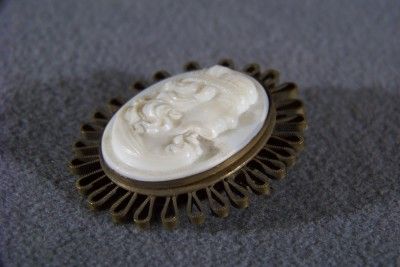 ANTIQUE FANCY CREAM COLORED GLASS ROMAN CAMEO FANCY HUGE OVAL PIN 