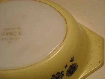  IS A PYREX 1 1/2 QT UNIQUE YELLOW WITH BLACK FLOWERS CASSEROLE DISH 