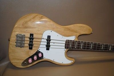 FENDER JAZZ BASS STANDARD 4 STRING NATUAL ELECTRIC GUITAR W/FENDER 