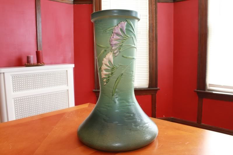 Roseville Green Freesia Jardiniere + Pedestal 669 8   